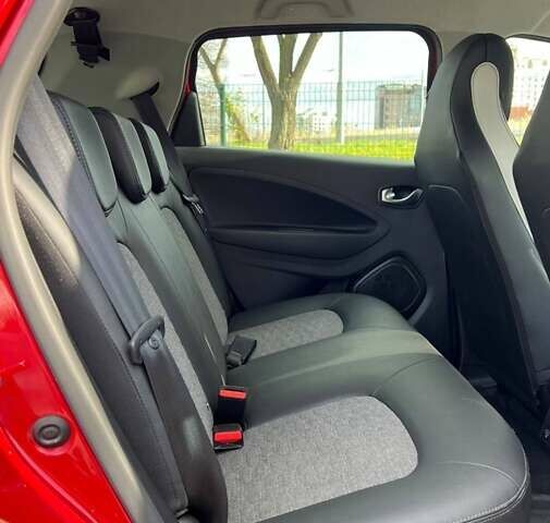 Красный Рено Зое, объемом двигателя 0 л и пробегом 95 тыс. км за 13000 $, фото 18 на Automoto.ua