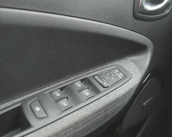 Красный Рено Зое, объемом двигателя 0 л и пробегом 15 тыс. км за 13700 $, фото 19 на Automoto.ua