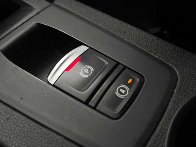 Красный Рено Зое, объемом двигателя 0 л и пробегом 62 тыс. км за 13500 $, фото 20 на Automoto.ua