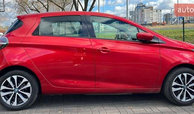 Красный Рено Зое, объемом двигателя 0 л и пробегом 95 тыс. км за 13000 $, фото 2 на Automoto.ua