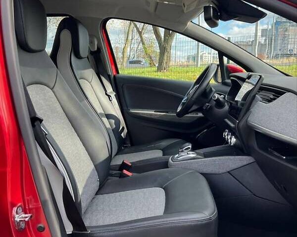 Красный Рено Зое, объемом двигателя 0 л и пробегом 95 тыс. км за 13000 $, фото 22 на Automoto.ua