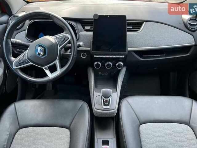 Красный Рено Зое, объемом двигателя 0 л и пробегом 95 тыс. км за 13000 $, фото 20 на Automoto.ua