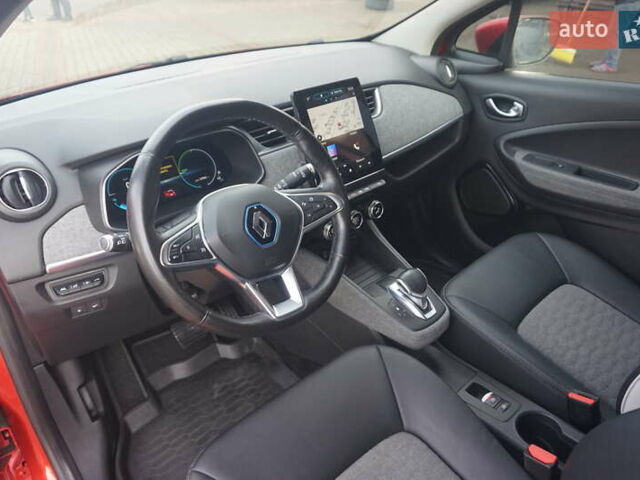 Красный Рено Зое, объемом двигателя 0 л и пробегом 137 тыс. км за 12500 $, фото 24 на Automoto.ua