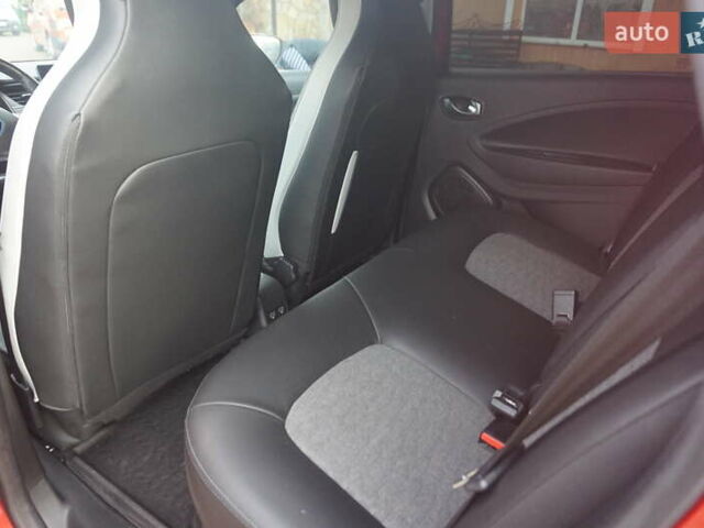 Красный Рено Зое, объемом двигателя 0 л и пробегом 137 тыс. км за 12500 $, фото 45 на Automoto.ua