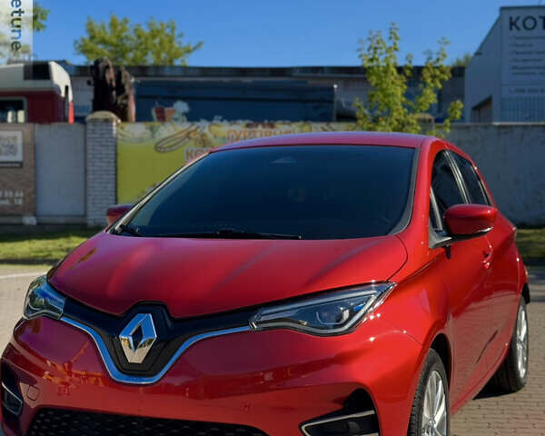 Красный Рено Зое, объемом двигателя 0 л и пробегом 65 тыс. км за 12500 $, фото 1 на Automoto.ua