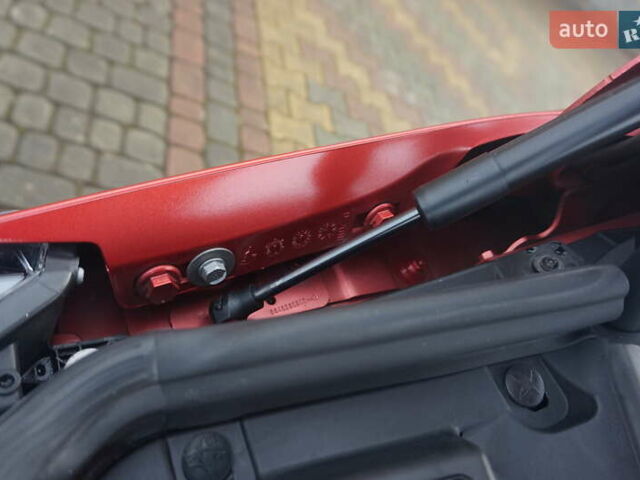 Красный Рено Зое, объемом двигателя 0 л и пробегом 137 тыс. км за 12500 $, фото 56 на Automoto.ua