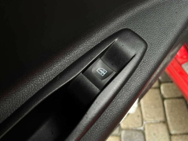 Красный Рено Зое, объемом двигателя 0 л и пробегом 62 тыс. км за 13500 $, фото 22 на Automoto.ua