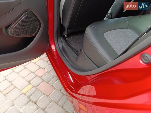 Красный Рено Зое, объемом двигателя 0 л и пробегом 21 тыс. км за 13999 $, фото 54 на Automoto.ua