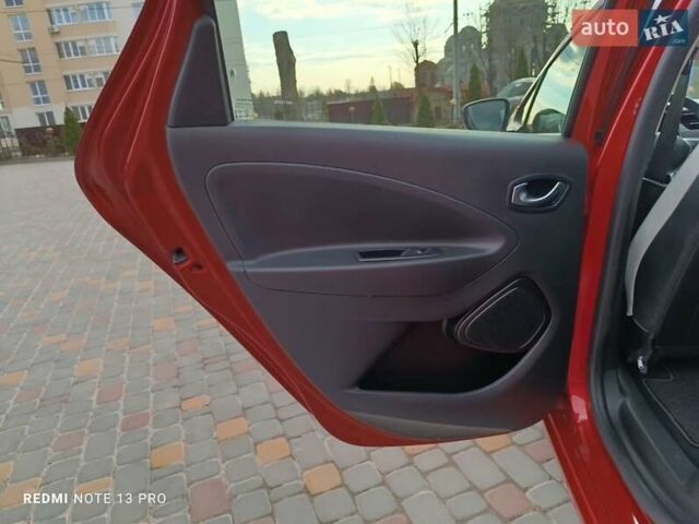 Красный Рено Зое, объемом двигателя 0 л и пробегом 21 тыс. км за 13999 $, фото 49 на Automoto.ua