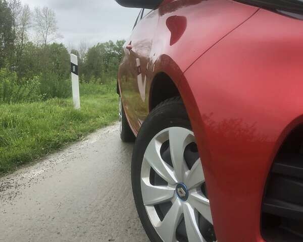 Красный Рено Зое, объемом двигателя 0 л и пробегом 17 тыс. км за 13200 $, фото 2 на Automoto.ua