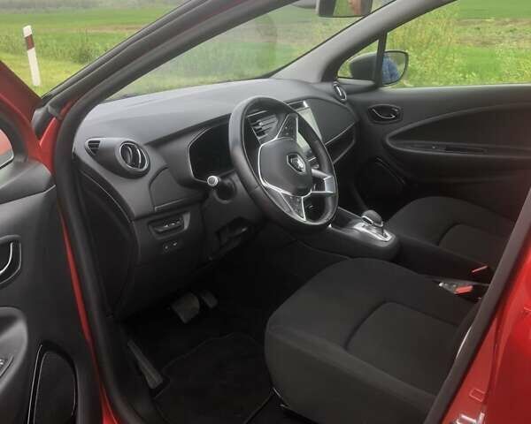 Красный Рено Зое, объемом двигателя 0 л и пробегом 17 тыс. км за 13200 $, фото 8 на Automoto.ua