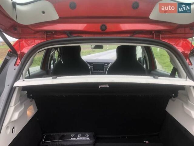 Красный Рено Зое, объемом двигателя 0 л и пробегом 17 тыс. км за 13200 $, фото 6 на Automoto.ua