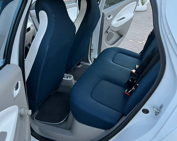 Рено Зое, объемом двигателя 0 л и пробегом 83 тыс. км за 6200 $, фото 16 на Automoto.ua
