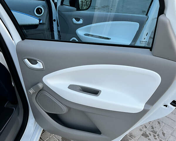 Рено Зое, объемом двигателя 0 л и пробегом 83 тыс. км за 6200 $, фото 15 на Automoto.ua