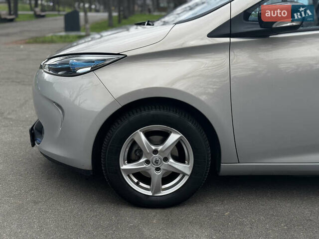 Рено Зое, объемом двигателя 0 л и пробегом 61 тыс. км за 7600 $, фото 5 на Automoto.ua