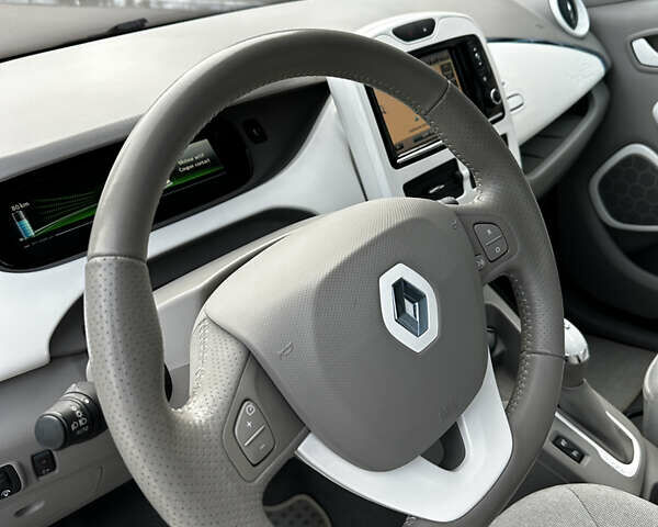 Рено Зое, объемом двигателя 0 л и пробегом 106 тыс. км за 7200 $, фото 10 на Automoto.ua