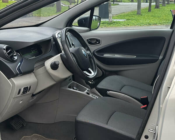 Рено Зое, объемом двигателя 0 л и пробегом 61 тыс. км за 7600 $, фото 7 на Automoto.ua