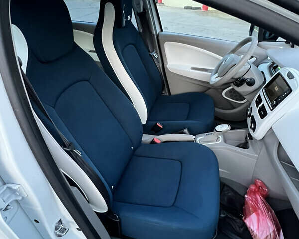 Рено Зое, объемом двигателя 0 л и пробегом 83 тыс. км за 6200 $, фото 13 на Automoto.ua