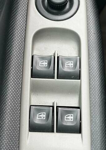 Рено Зое, объемом двигателя 0 л и пробегом 61 тыс. км за 7600 $, фото 20 на Automoto.ua