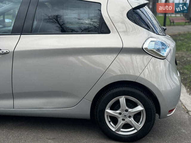 Рено Зое, объемом двигателя 0 л и пробегом 61 тыс. км за 7600 $, фото 6 на Automoto.ua