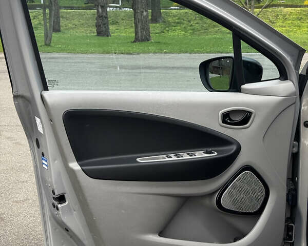 Рено Зое, объемом двигателя 0 л и пробегом 61 тыс. км за 7600 $, фото 8 на Automoto.ua