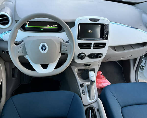 Рено Зое, объемом двигателя 0 л и пробегом 83 тыс. км за 6200 $, фото 17 на Automoto.ua