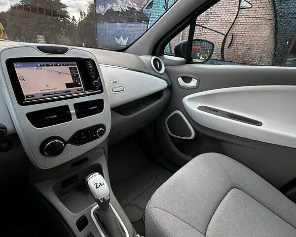 Рено Зое, объемом двигателя 0 л и пробегом 106 тыс. км за 7200 $, фото 16 на Automoto.ua