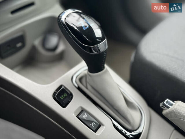 Рено Зое, объемом двигателя 0 л и пробегом 61 тыс. км за 7600 $, фото 18 на Automoto.ua