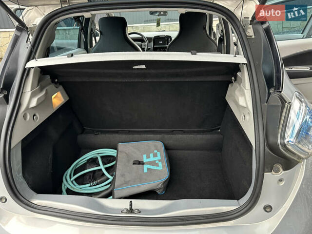 Рено Зое, объемом двигателя 0 л и пробегом 100 тыс. км за 6750 $, фото 18 на Automoto.ua