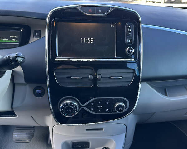 Рено Зое 2015 в Дубно на Automoto.ua Рено Зое, объемом двигателя 0 л и пробегом 90 тыс. км за 6900 $, фото 24 на Automoto.ua