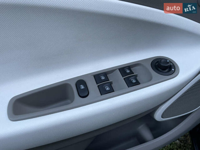 Рено Зое, об'ємом двигуна 0 л та пробігом 145 тис. км за 7299 $, фото 18 на Automoto.ua