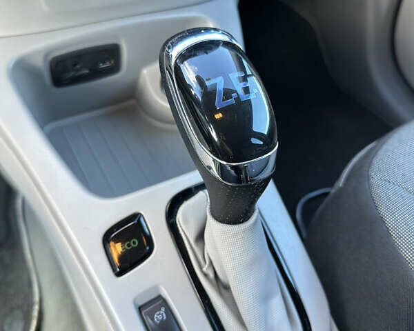 Рено Зое 2015 в Дубно на Automoto.ua Рено Зое, объемом двигателя 0 л и пробегом 90 тыс. км за 6900 $, фото 25 на Automoto.ua