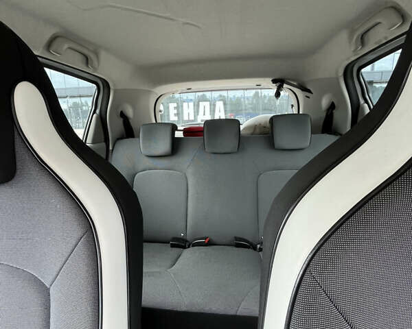 Рено Зое, объемом двигателя 0 л и пробегом 74 тыс. км за 8300 $, фото 8 на Automoto.ua