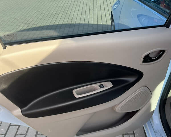 Рено Зое, объемом двигателя 0 л и пробегом 171 тыс. км за 6499 $, фото 6 на Automoto.ua