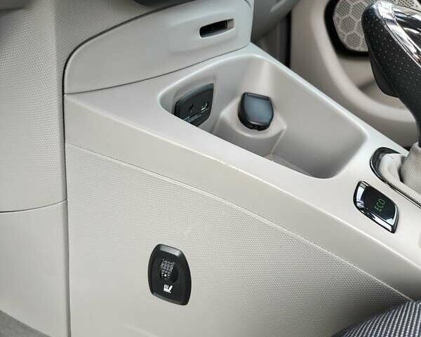 Рено Зое, объемом двигателя 0 л и пробегом 117 тыс. км за 7600 $, фото 11 на Automoto.ua