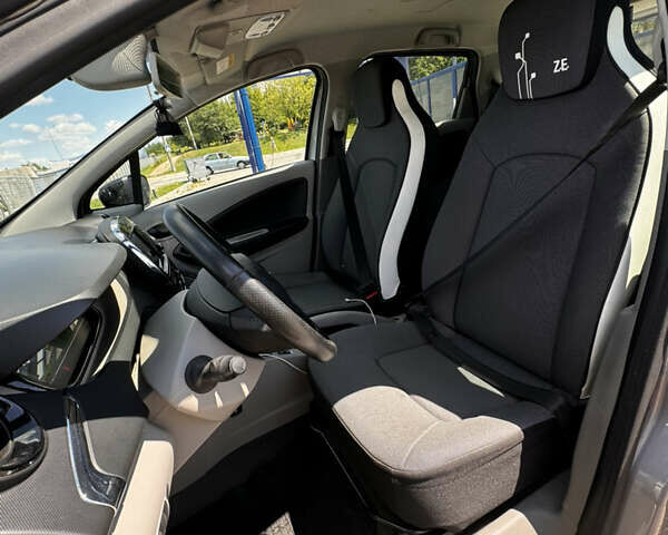 Рено Зое, объемом двигателя 0 л и пробегом 77 тыс. км за 8900 $, фото 8 на Automoto.ua