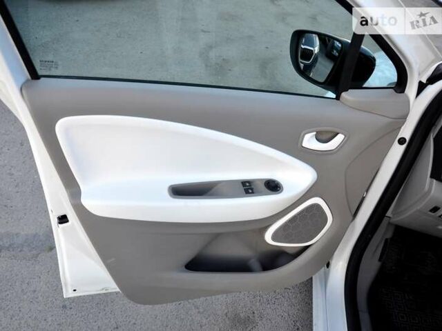 Рено Зое, объемом двигателя 0 л и пробегом 63 тыс. км за 7999 $, фото 14 на Automoto.ua