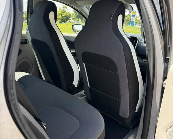 Рено Зое, объемом двигателя 0 л и пробегом 77 тыс. км за 8900 $, фото 4 на Automoto.ua