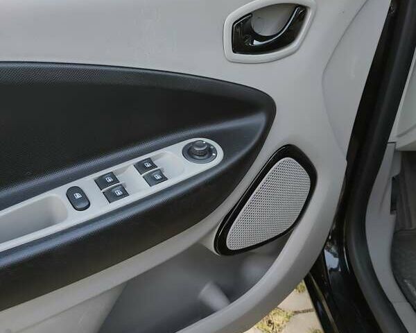 Рено Зое, объемом двигателя 0 л и пробегом 117 тыс. км за 7600 $, фото 9 на Automoto.ua
