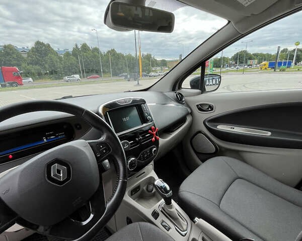 Рено Зое, объемом двигателя 0 л и пробегом 74 тыс. км за 8300 $, фото 7 на Automoto.ua