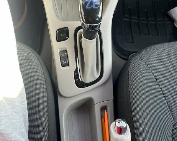 Рено Зое, объемом двигателя 0 л и пробегом 171 тыс. км за 6499 $, фото 9 на Automoto.ua