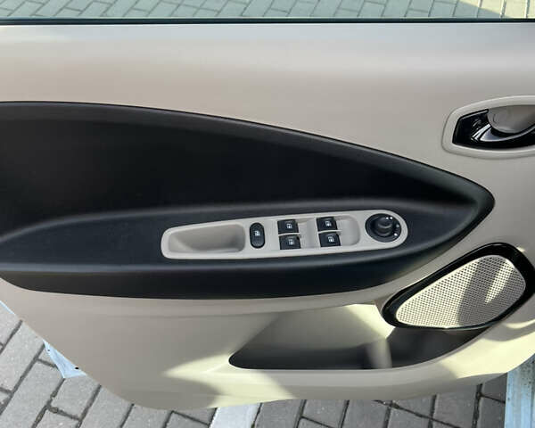 Рено Зое, объемом двигателя 0 л и пробегом 171 тыс. км за 6499 $, фото 8 на Automoto.ua