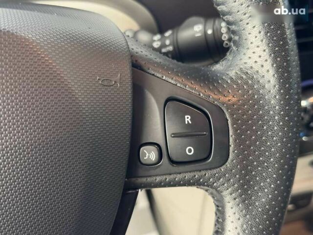 Рено Зое, объемом двигателя 0 л и пробегом 61 тыс. км за 7600 $, фото 24 на Automoto.ua