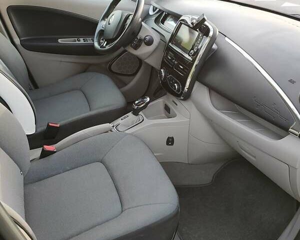 Рено Зое, объемом двигателя 0 л и пробегом 117 тыс. км за 7600 $, фото 14 на Automoto.ua