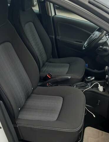 Рено Зое, объемом двигателя 0 л и пробегом 149 тыс. км за 10300 $, фото 4 на Automoto.ua