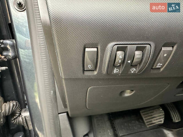 Рено Зое, объемом двигателя 0 л и пробегом 157 тыс. км за 8650 $, фото 15 на Automoto.ua