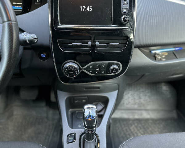 Рено Зое, объемом двигателя 0 л и пробегом 151 тыс. км за 8799 $, фото 28 на Automoto.ua