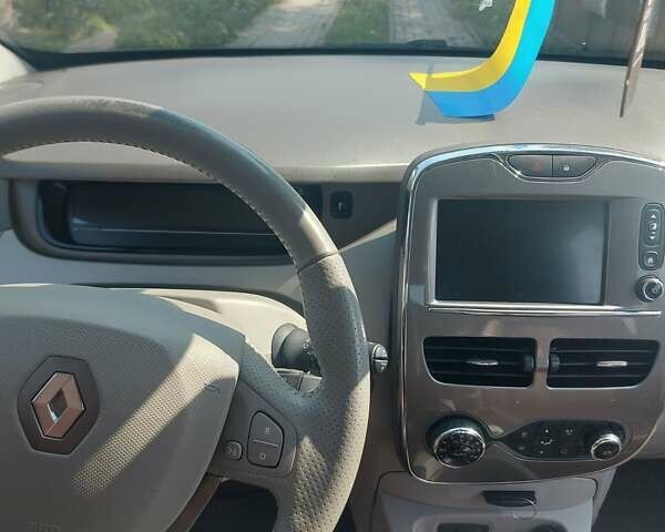 Рено Зое, объемом двигателя 0 л и пробегом 108 тыс. км за 10500 $, фото 6 на Automoto.ua