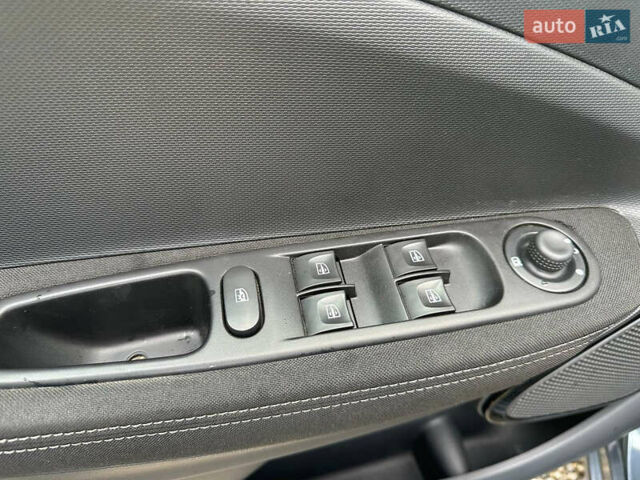 Рено Зое, объемом двигателя 0 л и пробегом 157 тыс. км за 8650 $, фото 14 на Automoto.ua