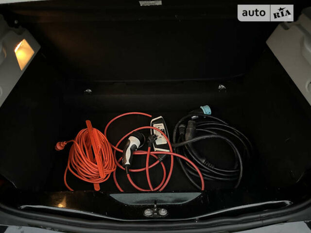 Рено Зое, объемом двигателя 0 л и пробегом 114 тыс. км за 12900 $, фото 41 на Automoto.ua